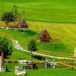Glamping Vrhovc キャンプ場 *
