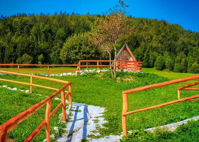 Parque de Campismo Glamping Vrhovc *