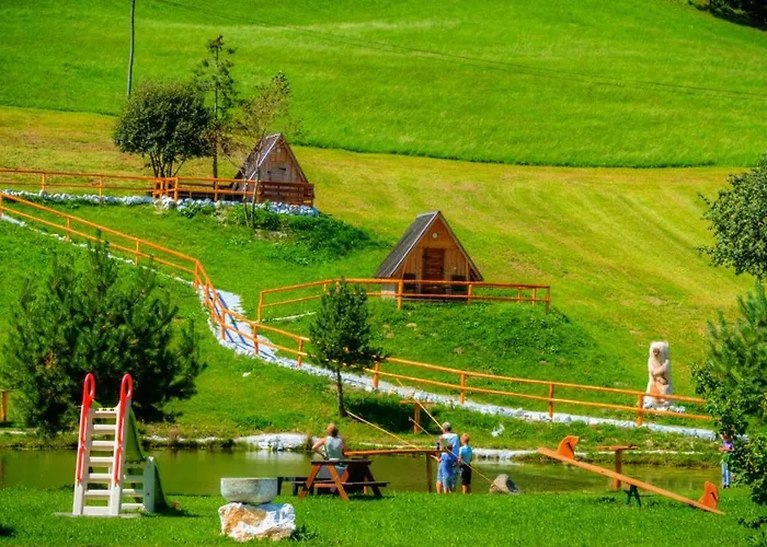 Glamping Vrhovc キャンプ場 *